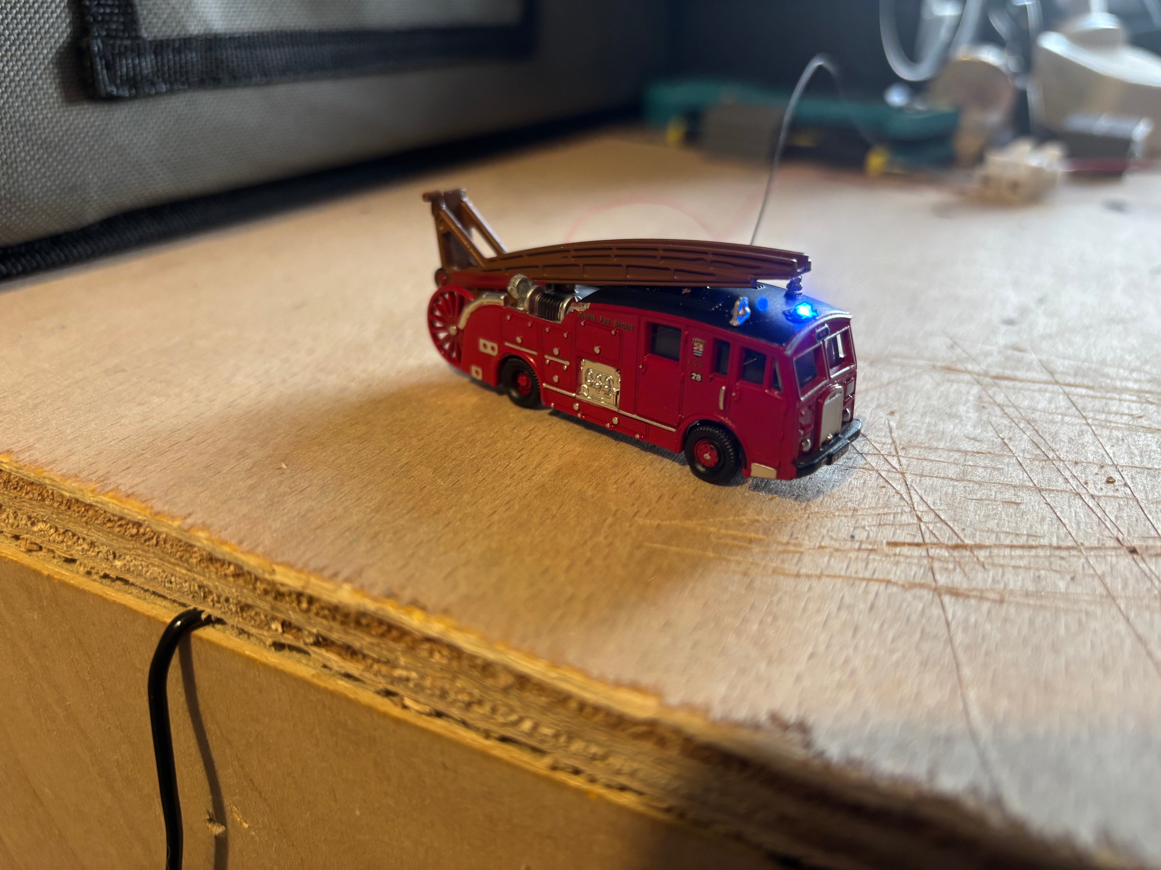 1:120 scale Oxford diecast Dennis fire appliance 1949