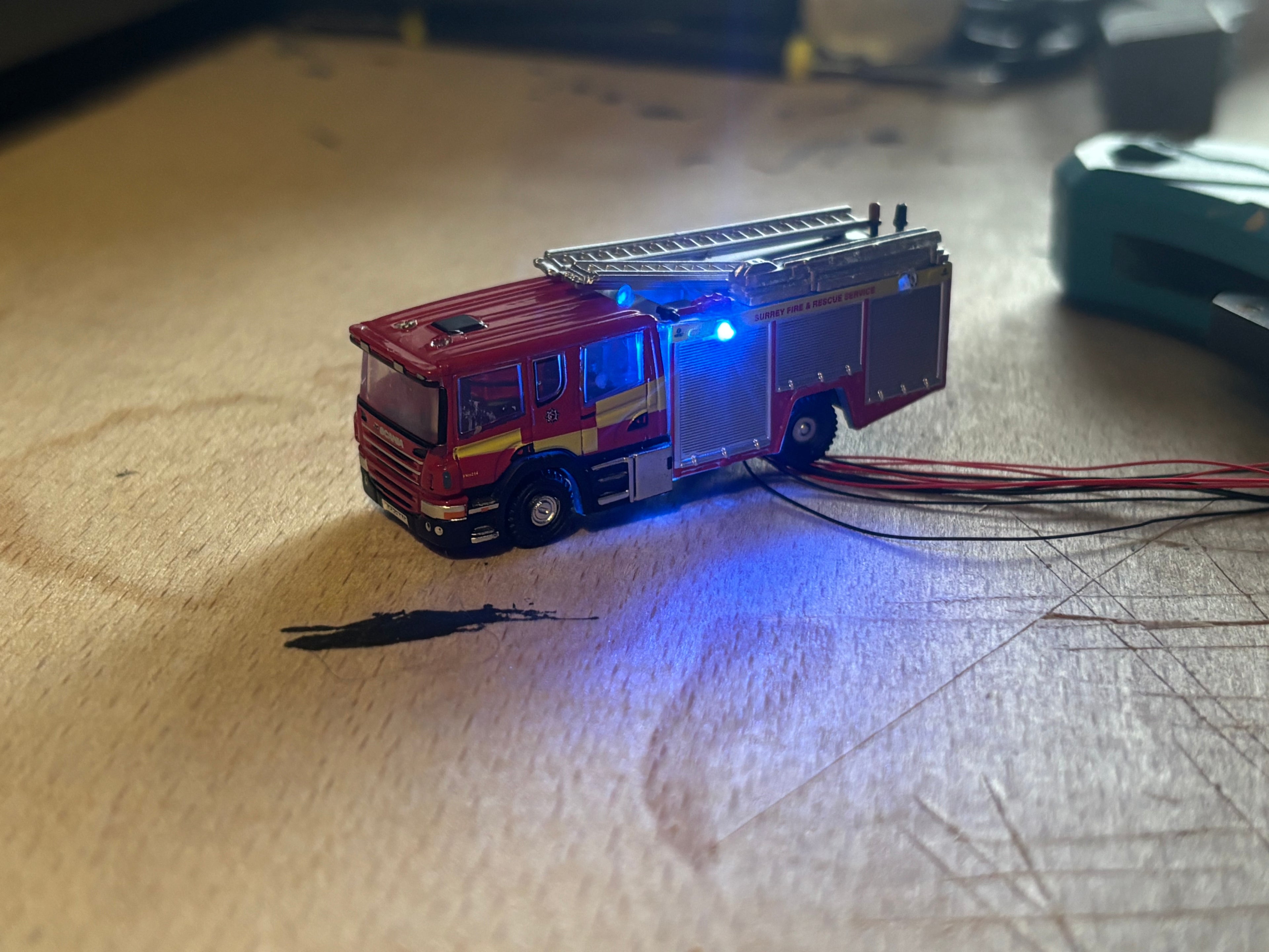 1:148 scale Oxford diecast Scania  fire engine with flashing lights