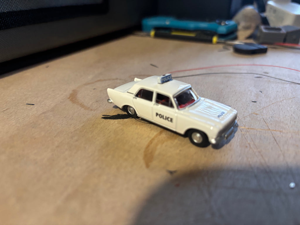 1:76 scale Oxford diecast Ford cortina police car with flashing lights