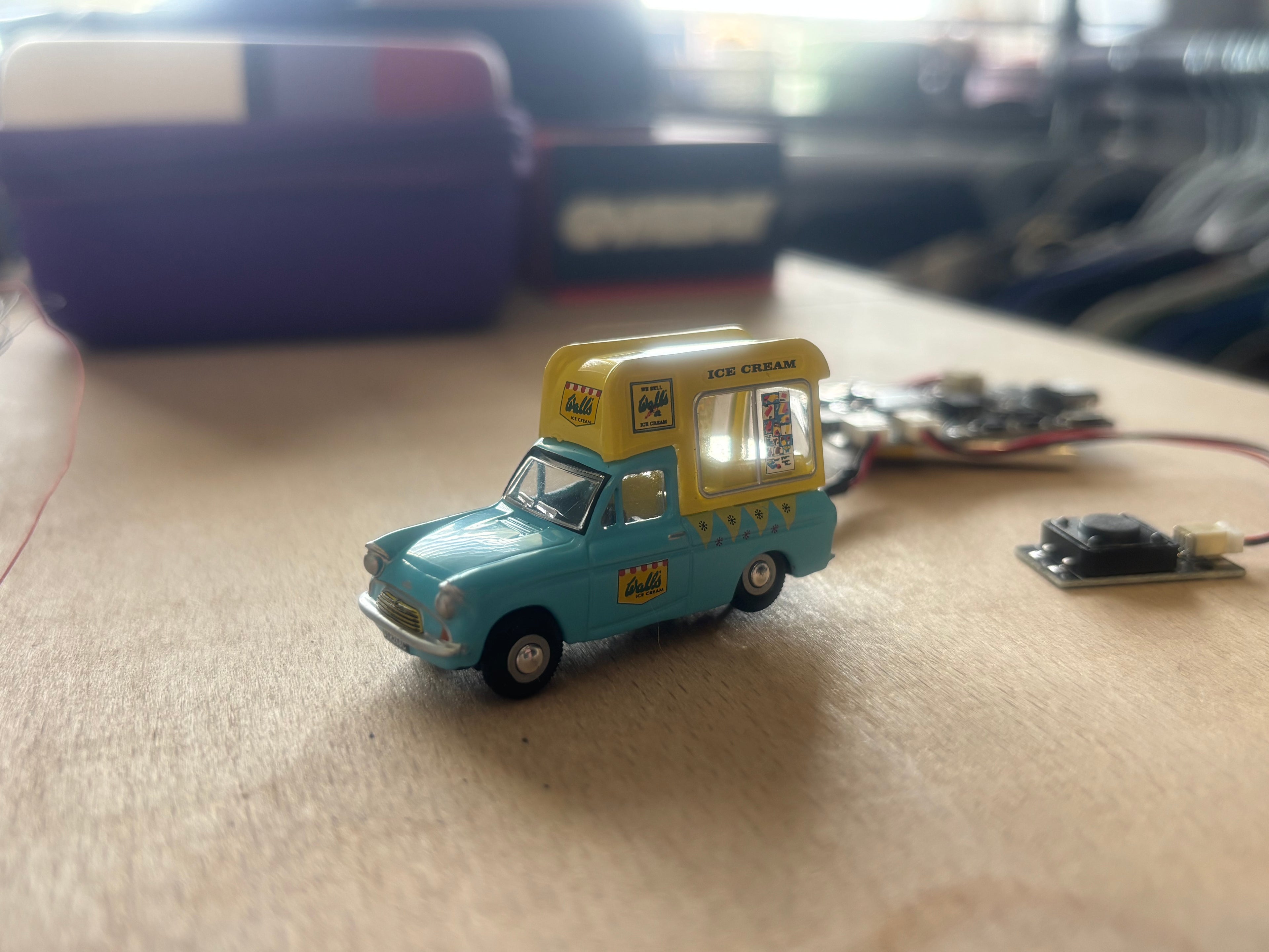 1:76 Wall’s Ice Cream Van with Working Ice Cream Chime & Sound Module