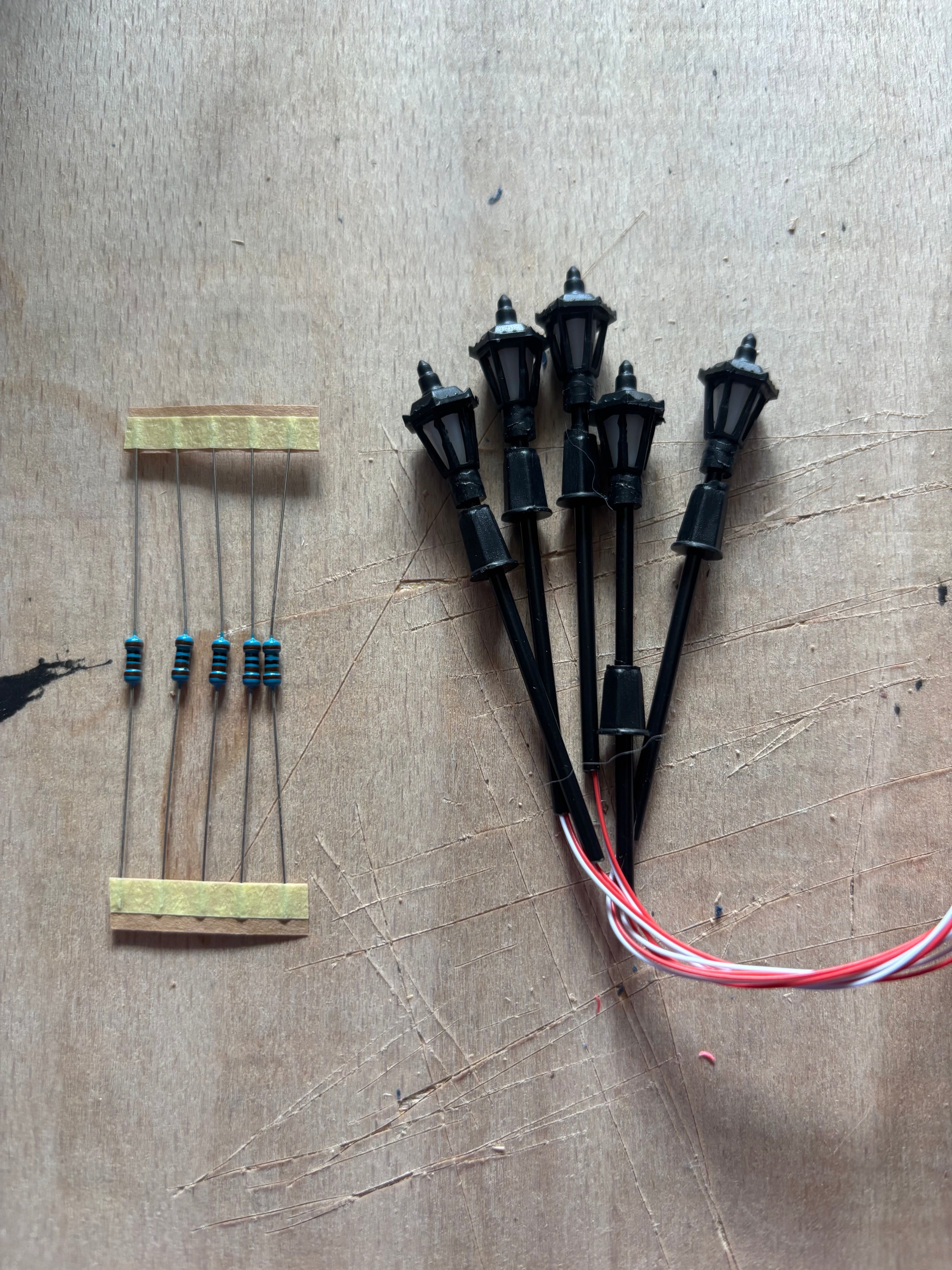 1:148 3v white street lights + 5pk 1k resistors