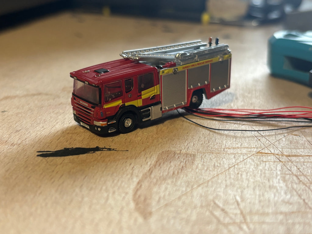 1:148 scale Oxford diecast Scania  fire engine with flashing lights