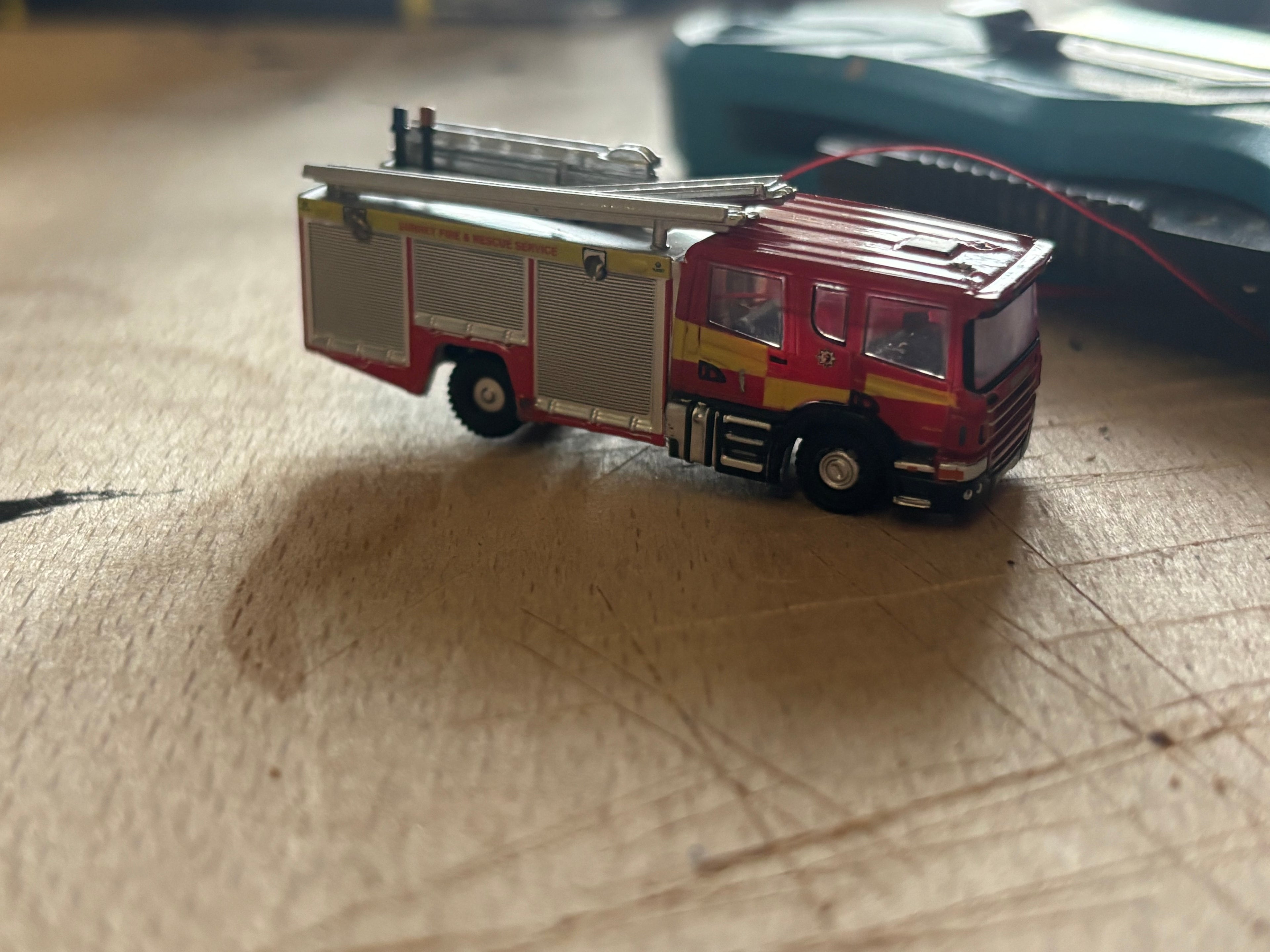1:148 scale Oxford diecast Scania  fire engine with flashing lights