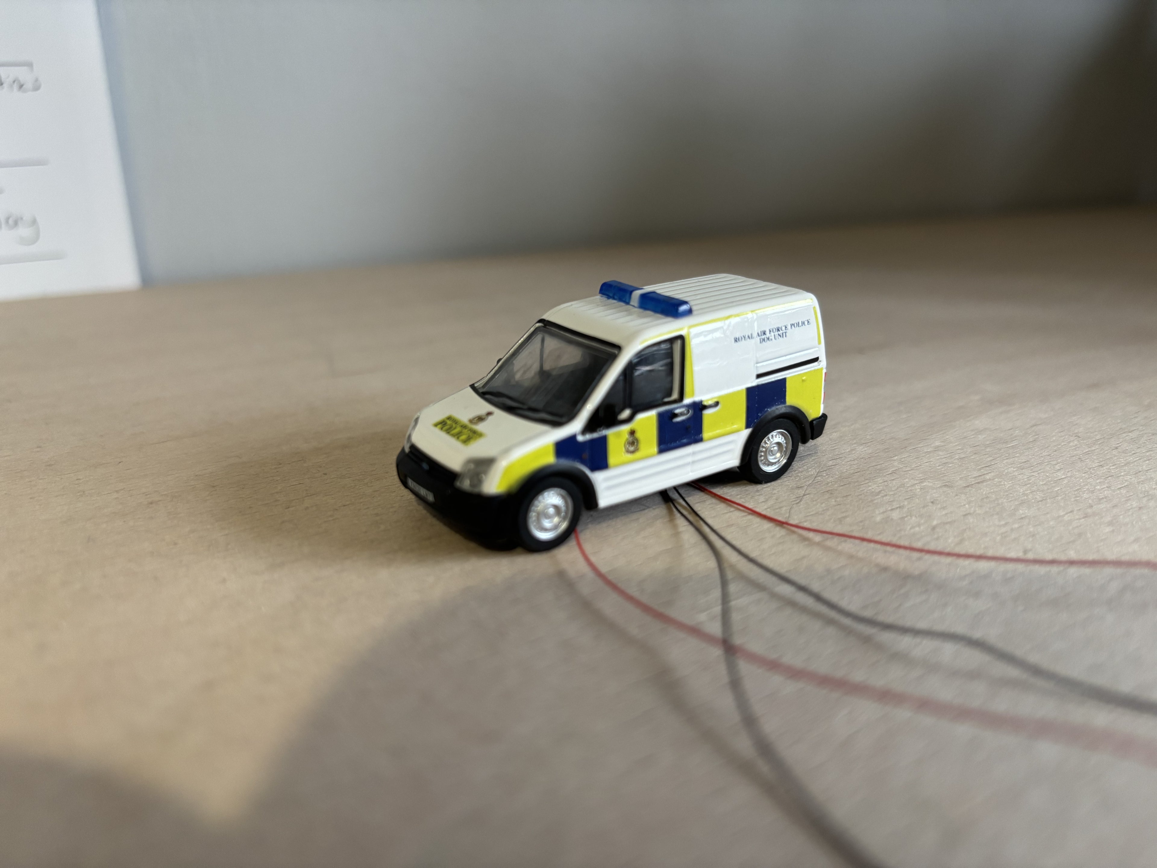 1:76 scale Oxford diecast Police dog unit Ford connect with flashing lights
