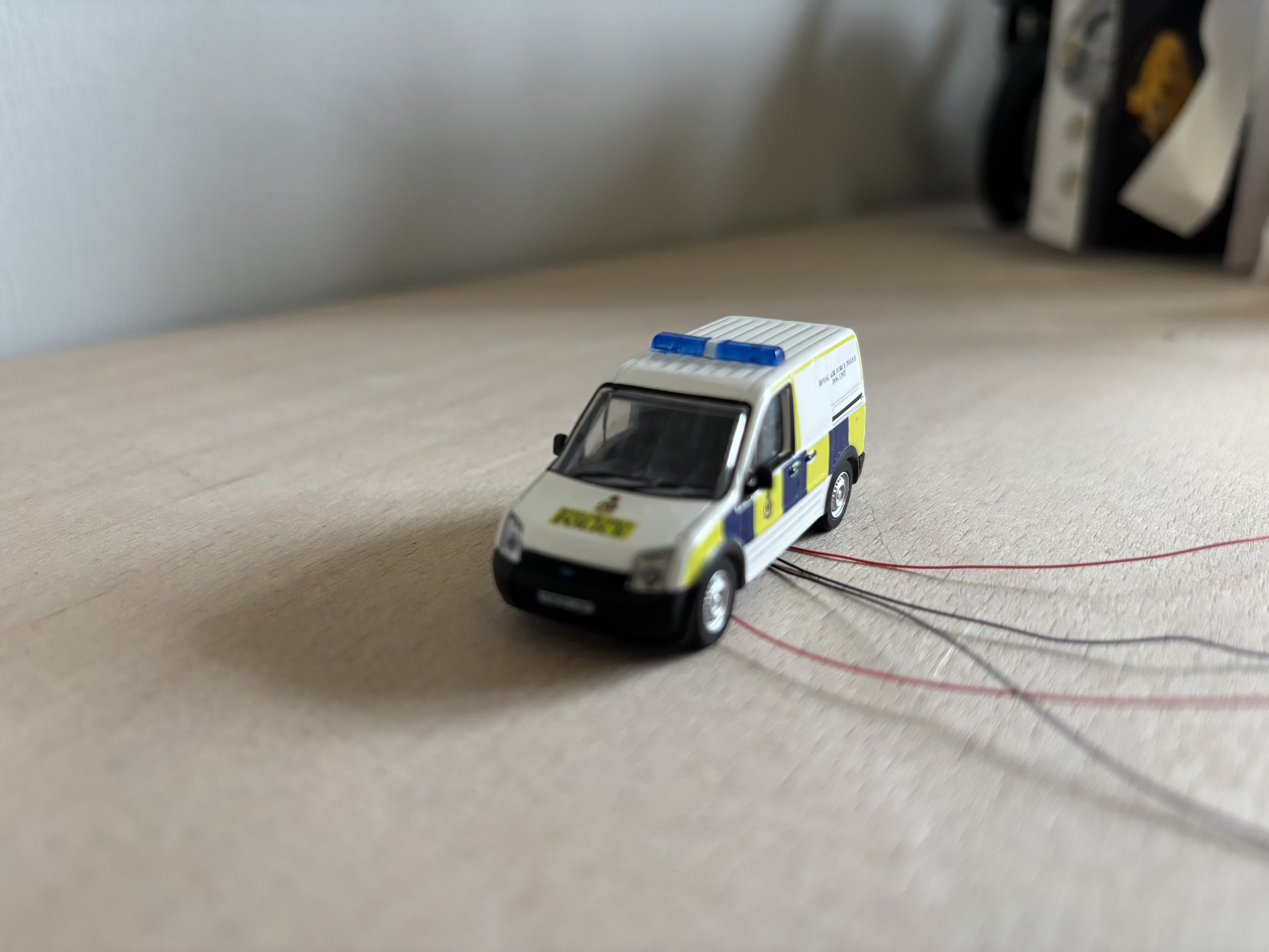 1:76 scale Oxford diecast Police dog unit Ford connect with flashing lights