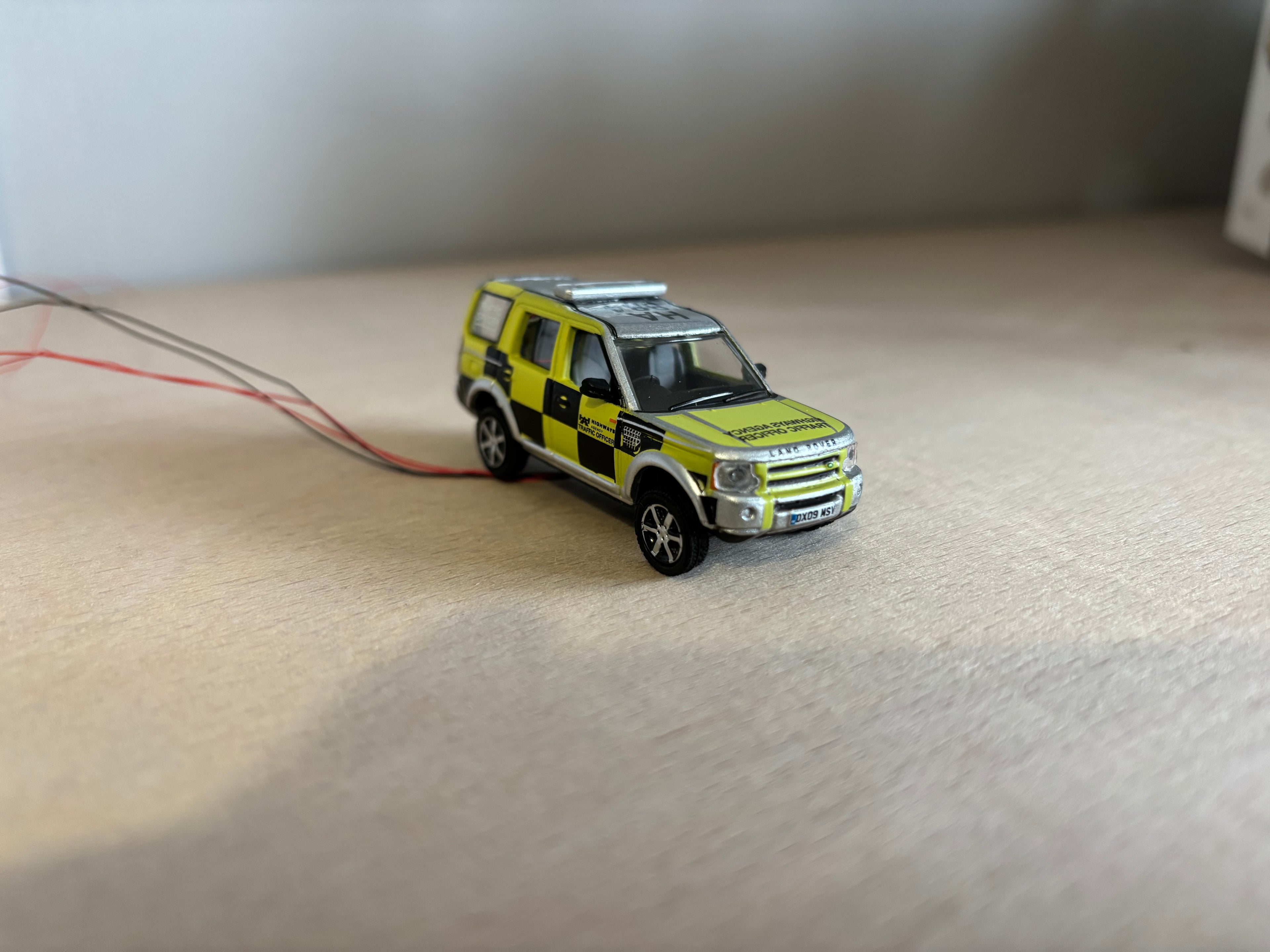 1:76 scale Oxford diecast highway patrol with blue flashing lights