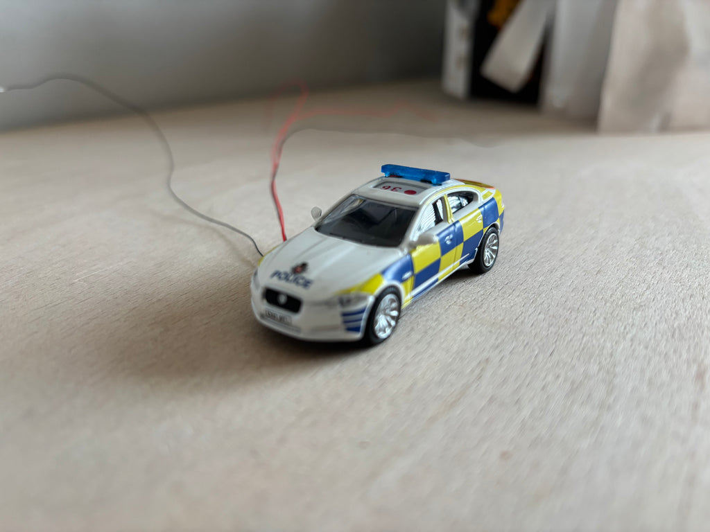 1:76 scale Oxford diecast Jaguar XF with flashing lights