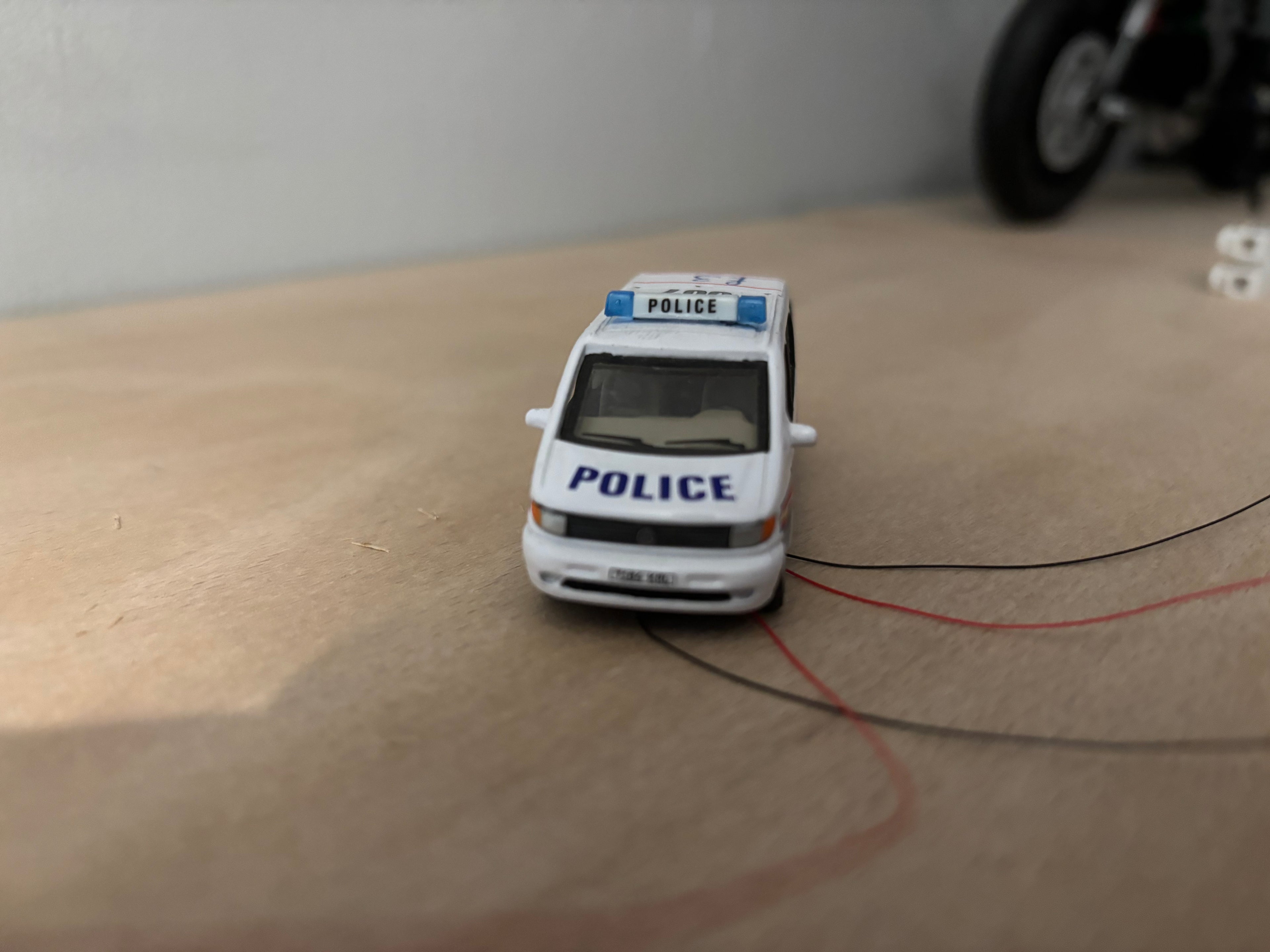 1:76 scale Oxford diecast Mercedes Vito with flashing lights