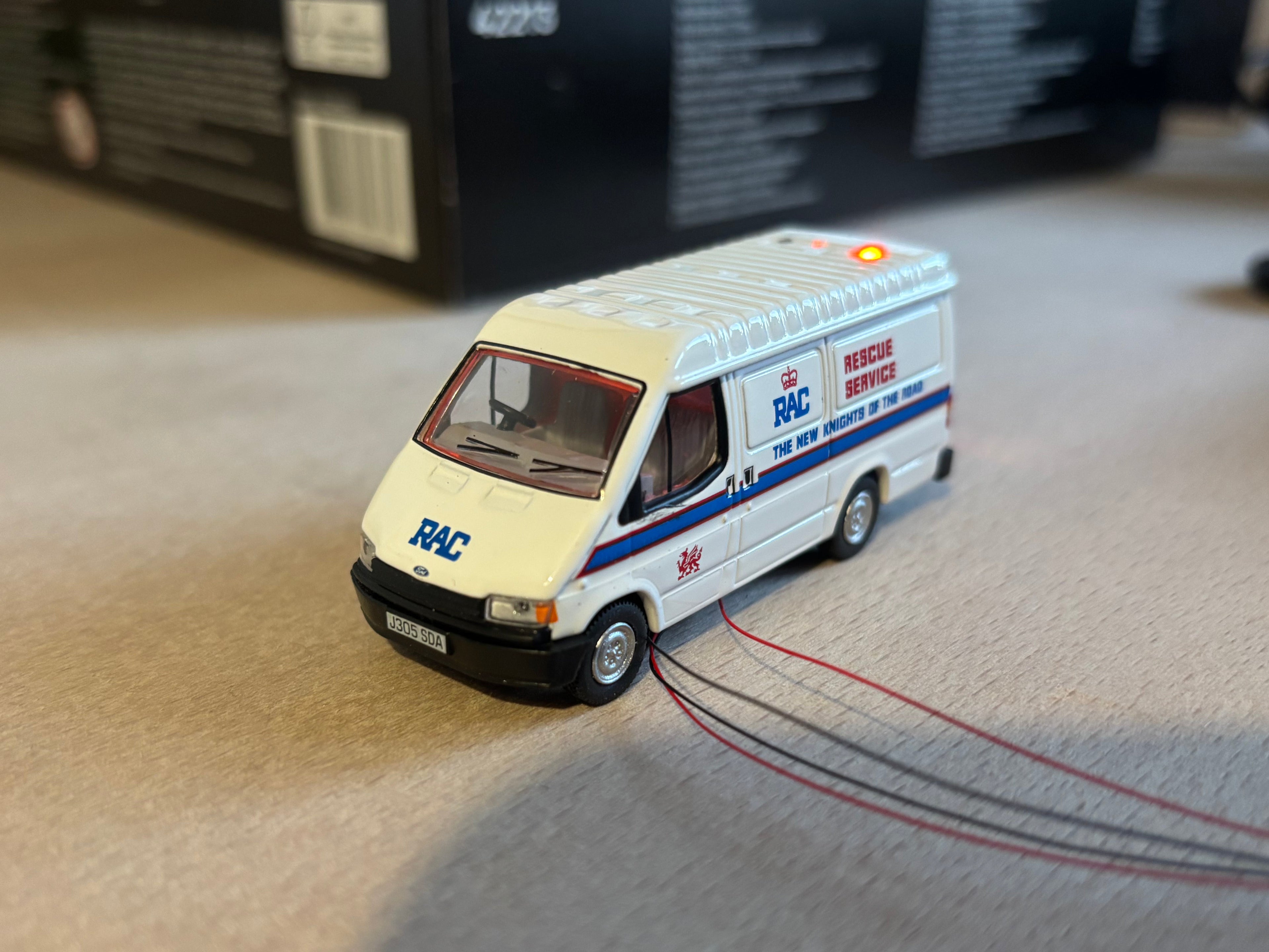 1:76 scale Oxford diecast RAC van with flashing lights