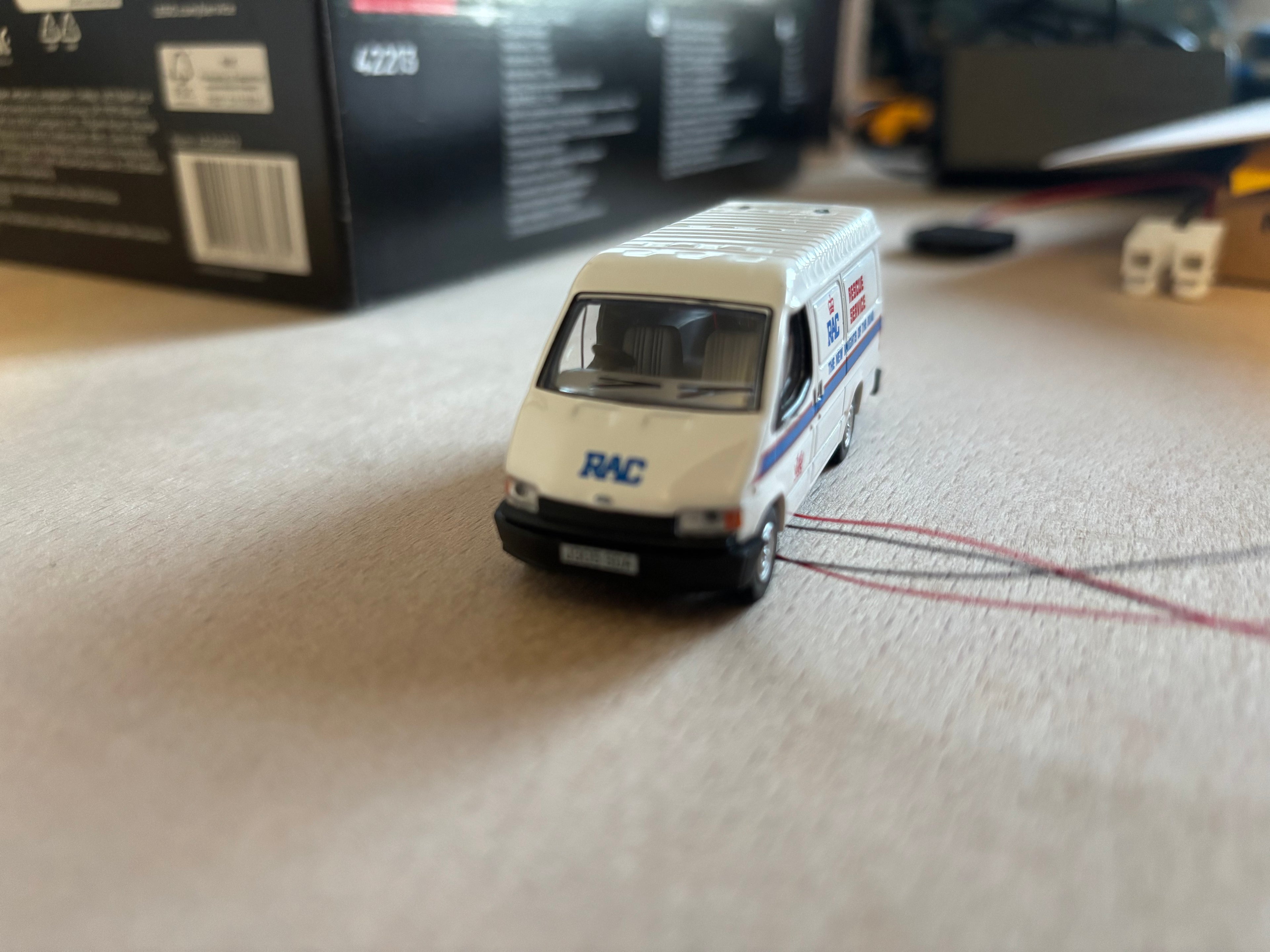 1:76 scale Oxford diecast RAC van with flashing lights