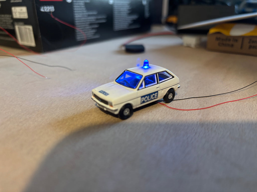 1:76 scale Oxford diecast Ford fiesta with flashing lights
