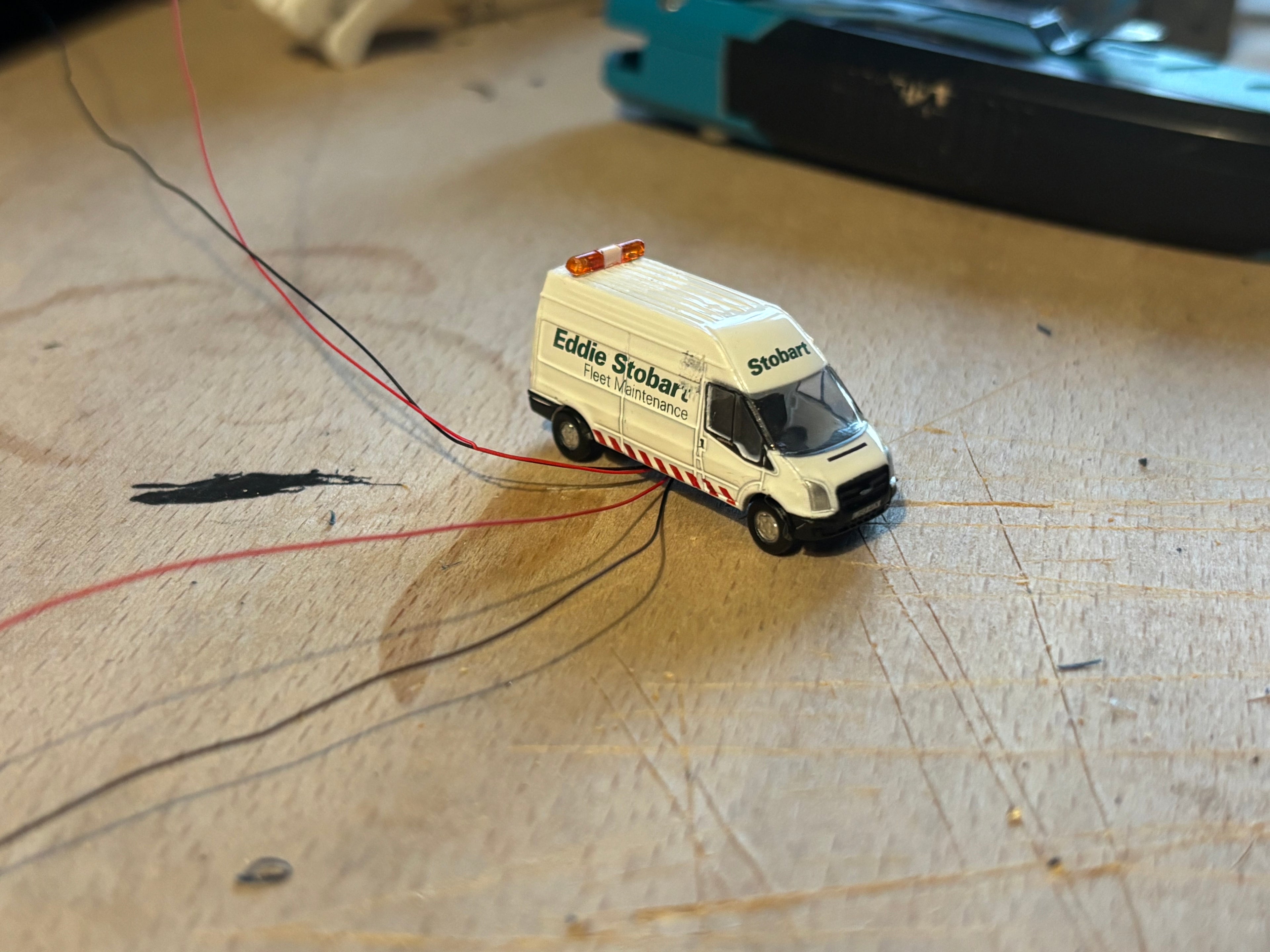 1:148 scale Oxford diecast Eddie Stobard ford transit maintenace vehicle with flashing lights