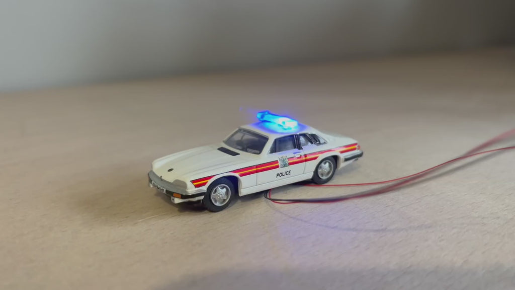 1:76 scale Oxford diecast Jaguar police car with flashing lights