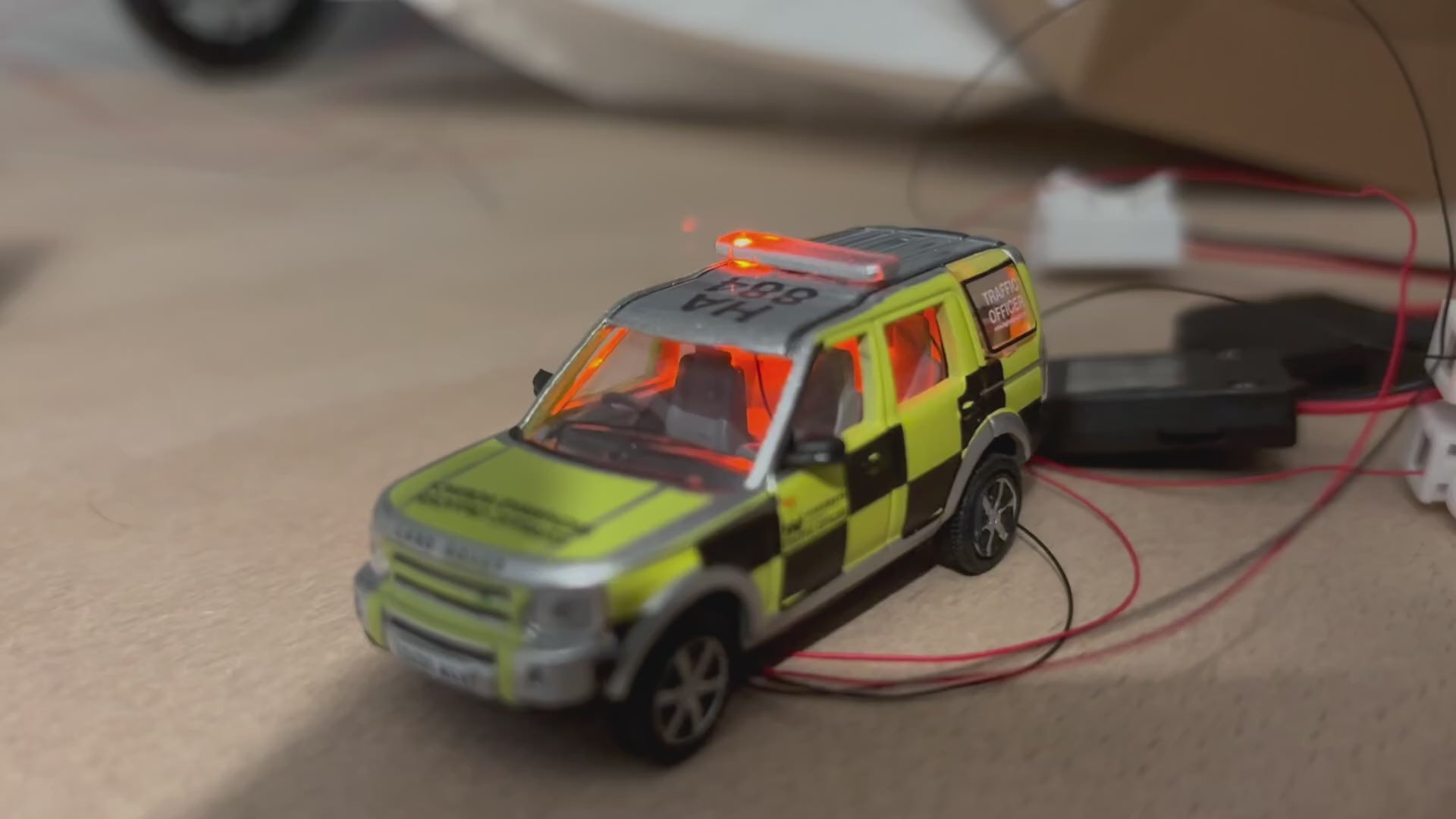 1:76 scale Oxford diecast highway patrol with orange flashing lights