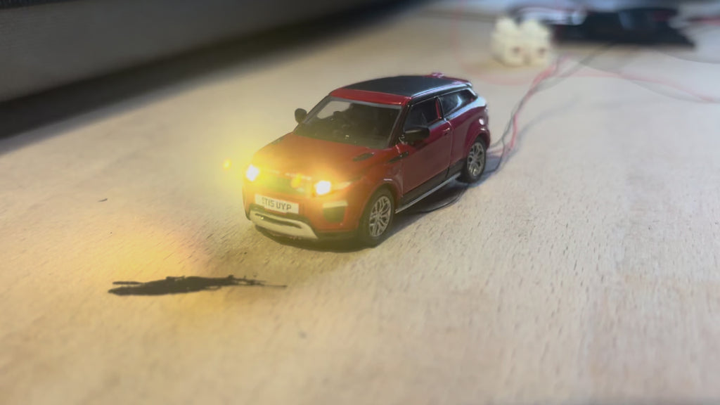 1:76 Oxford Diecast Range Rover Evoque with headlights