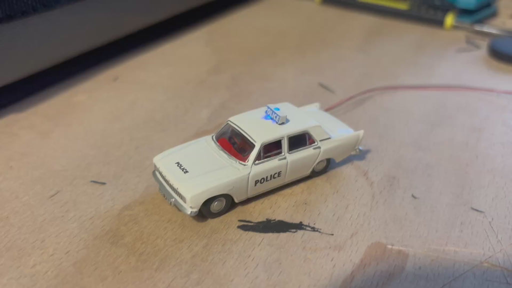 1:76 scale Oxford diecast Ford cortina police car with flashing lights