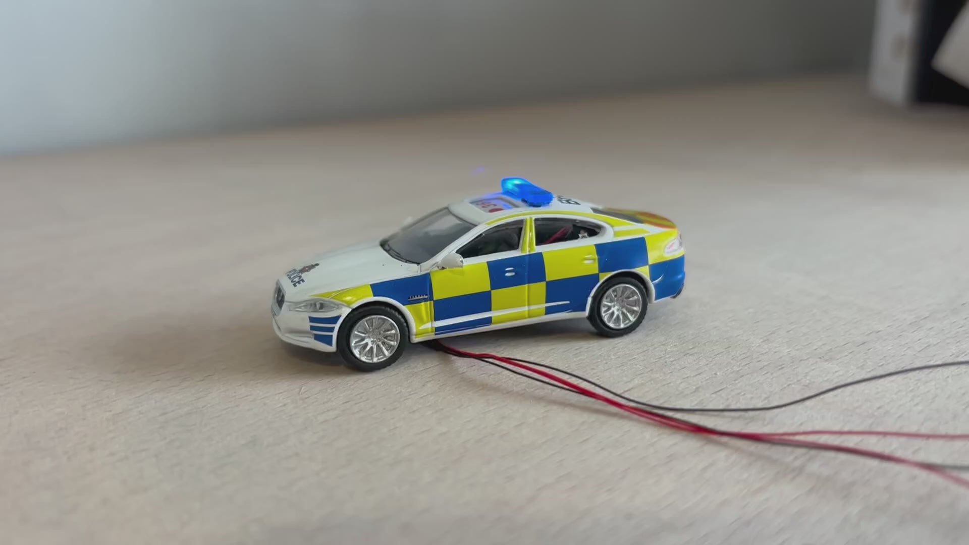 1:76 scale Oxford diecast Jaguar XF with flashing lights