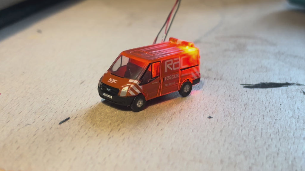 1:148 scale Oxford diecast RAC ford transit recovery vehicle with flashing lights