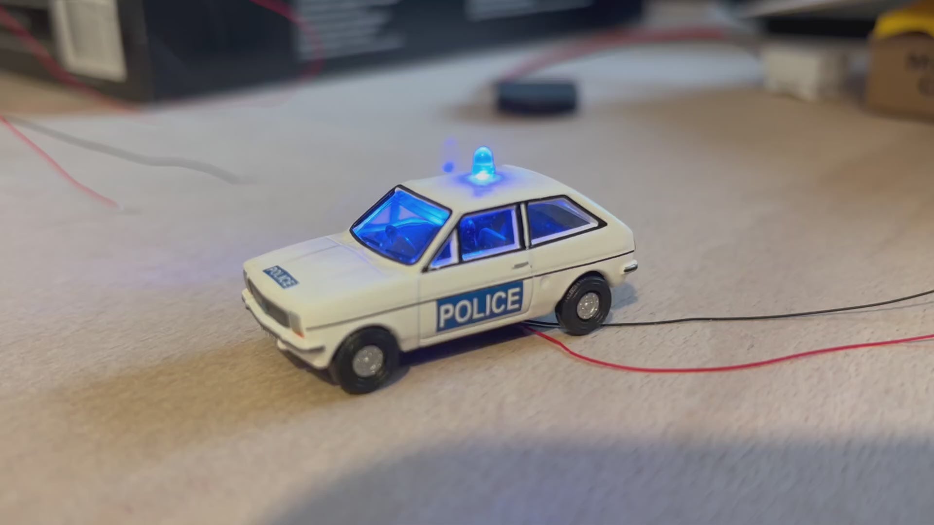 1:76 scale Oxford diecast Ford fiesta with flashing lights