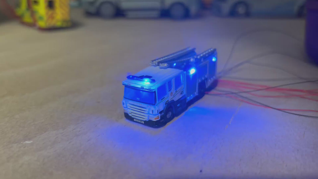1:148 Oxford Diecast Scania Fire Engine with Flashing LEDs