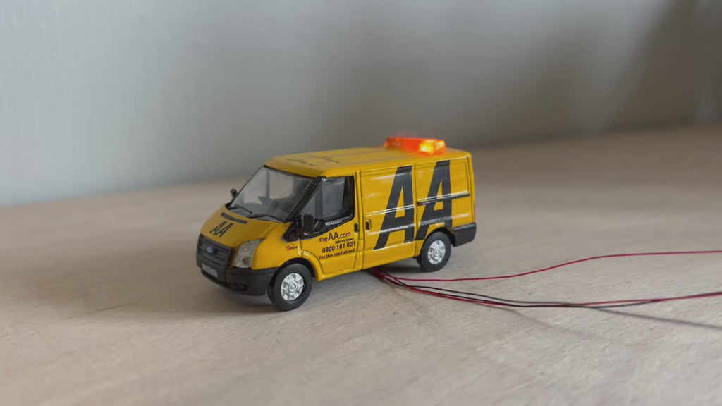 1:76 scale Oxford diecast AA Ford transit with flashing lights