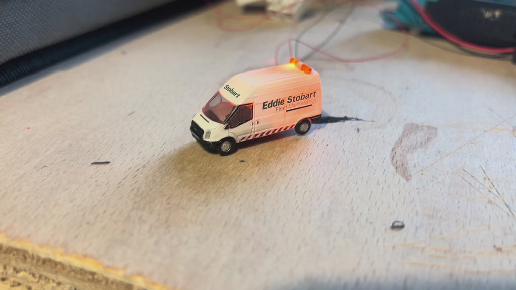 1:148 scale Oxford diecast Eddie Stobard ford transit maintenace vehicle with flashing lights