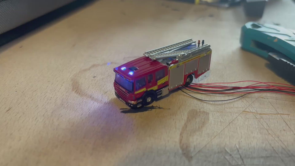1:148 scale Oxford diecast Scania  fire engine with flashing lights