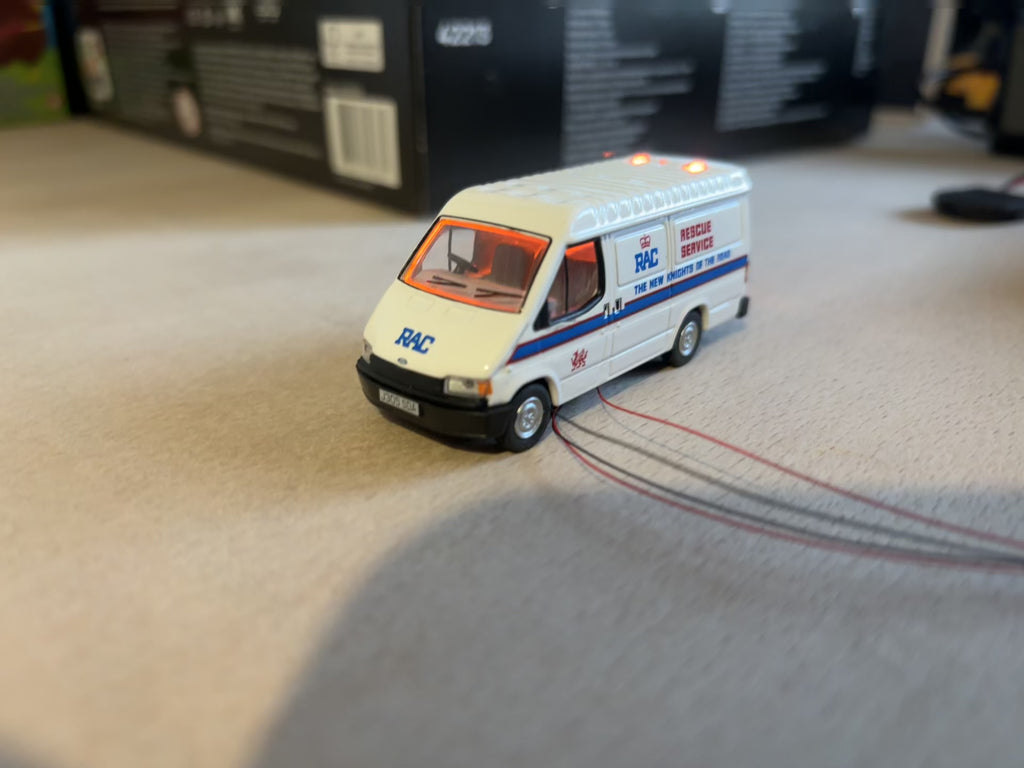 1:76 scale Oxford diecast RAC van with flashing lights