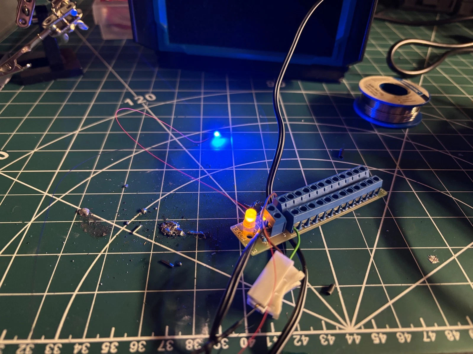 Flashing LED Lighting Kits, 5 0805 LEDS 3v,5 Resistors,5 Connectors